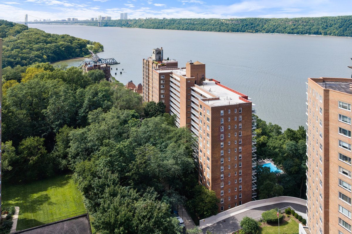 2575 palisade avenue - background 2