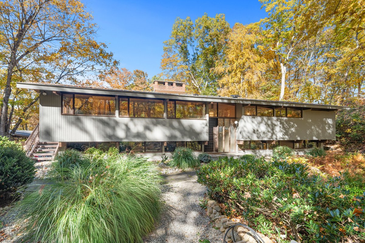 114 Pequot Lane - background 2