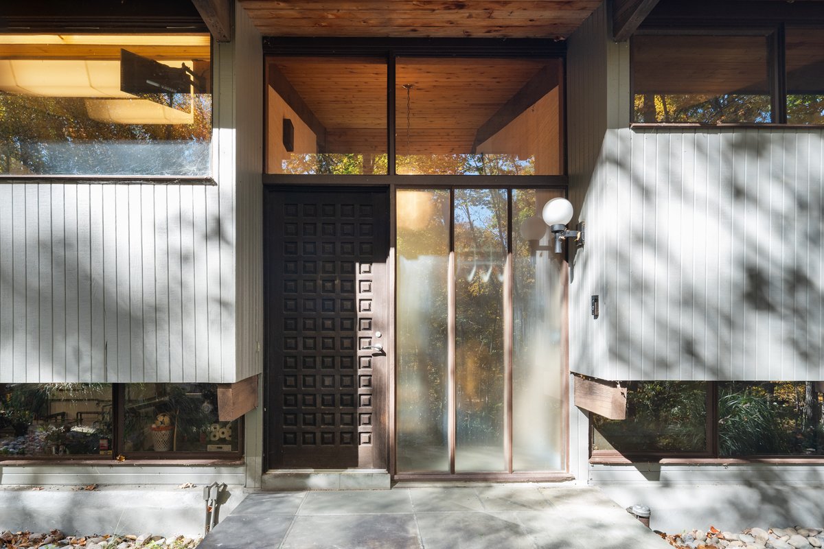 114 Pequot Lane - background 3