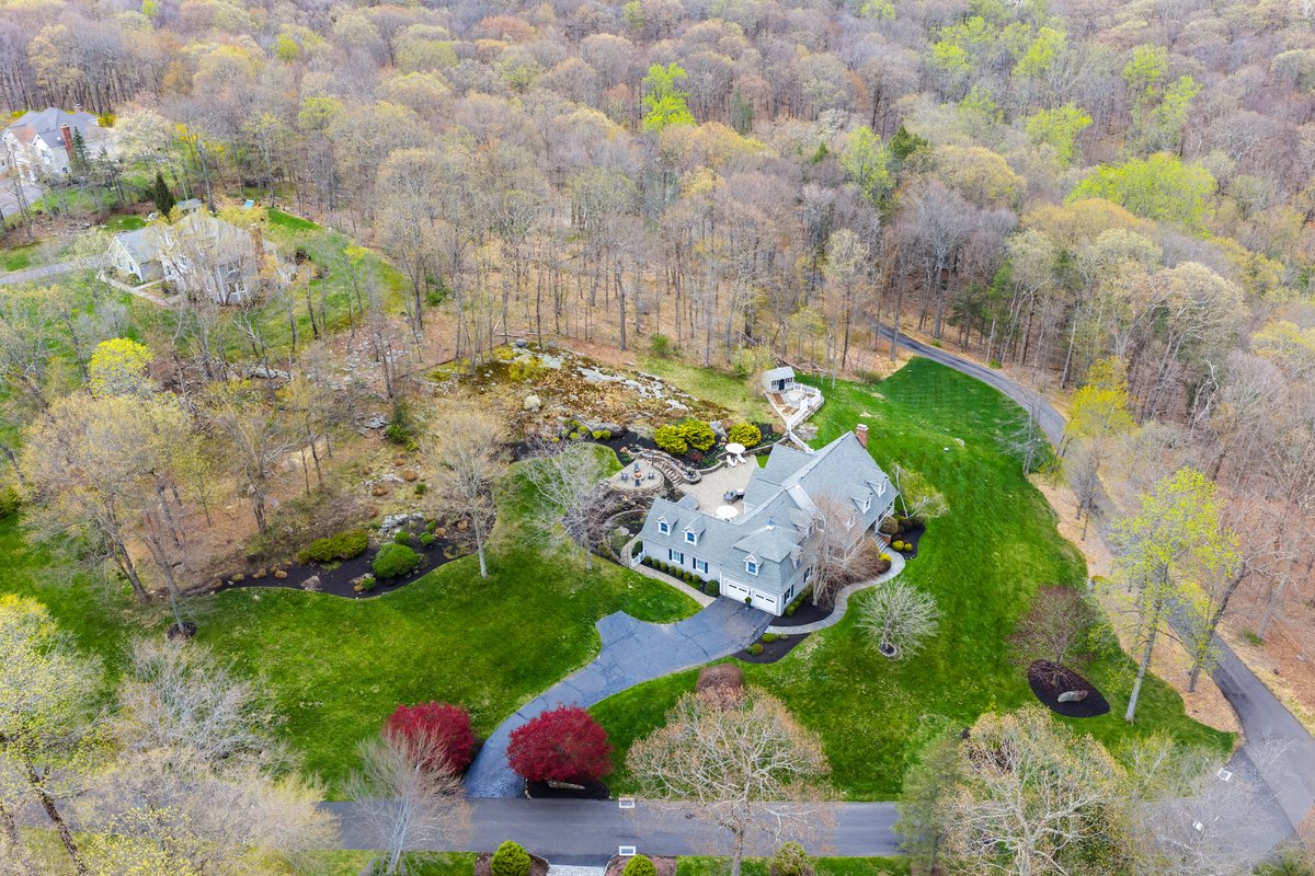 8 Kimberly ct - background 3