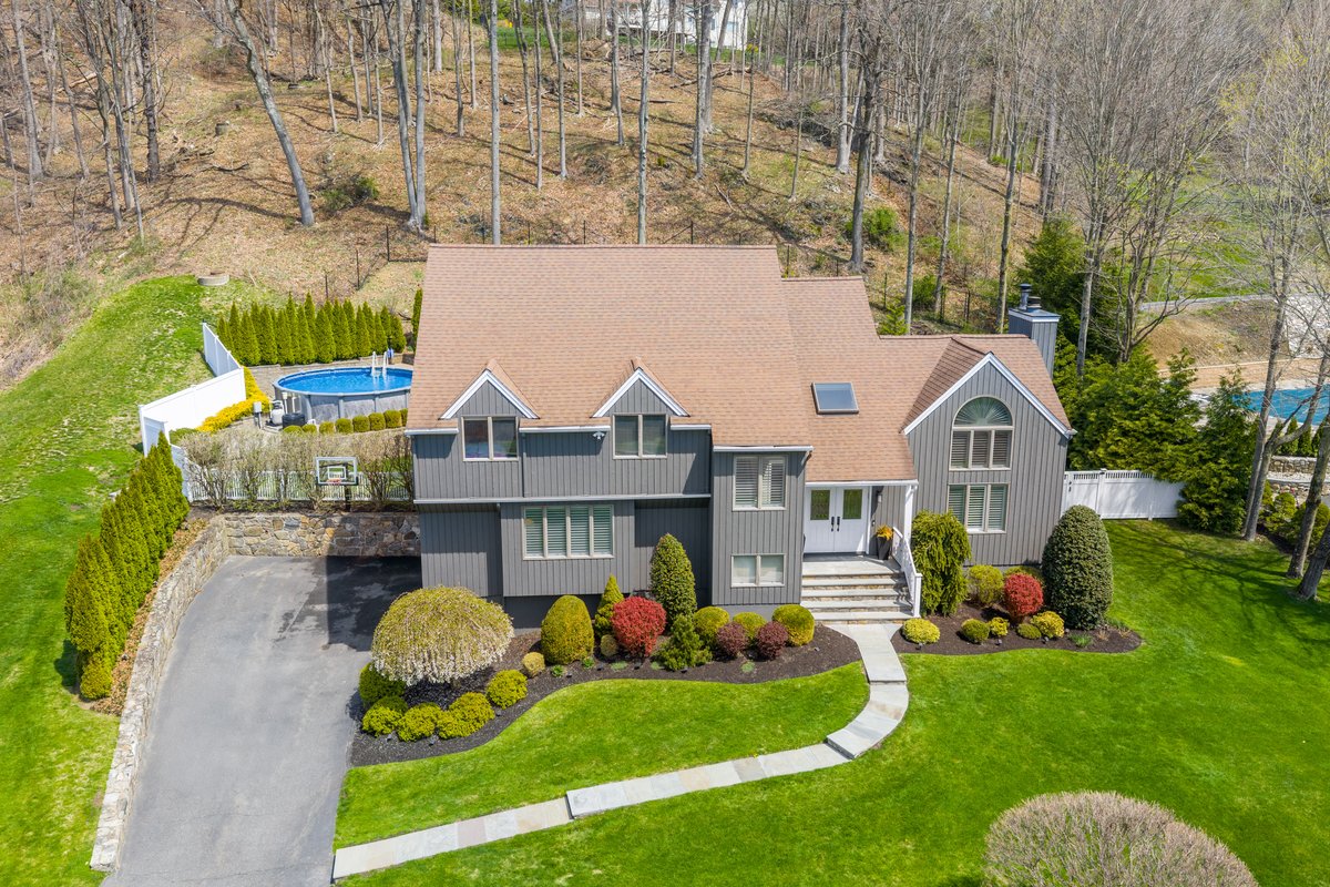 25 Pheasant Run Road - background 2