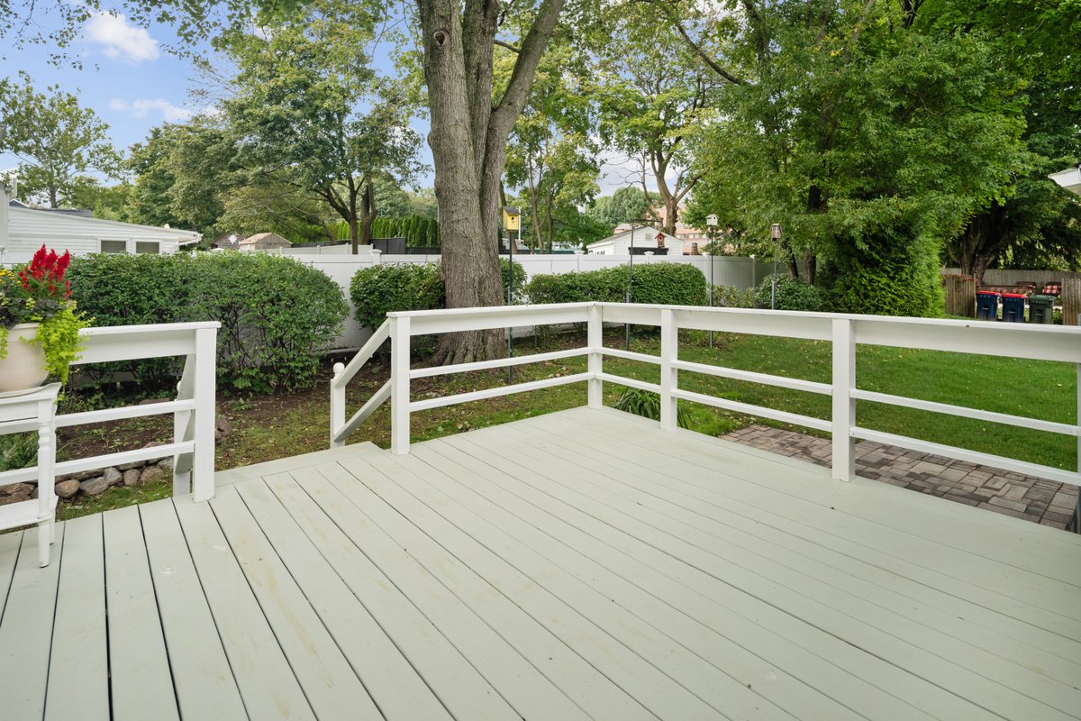 18 Koger Road - background 36