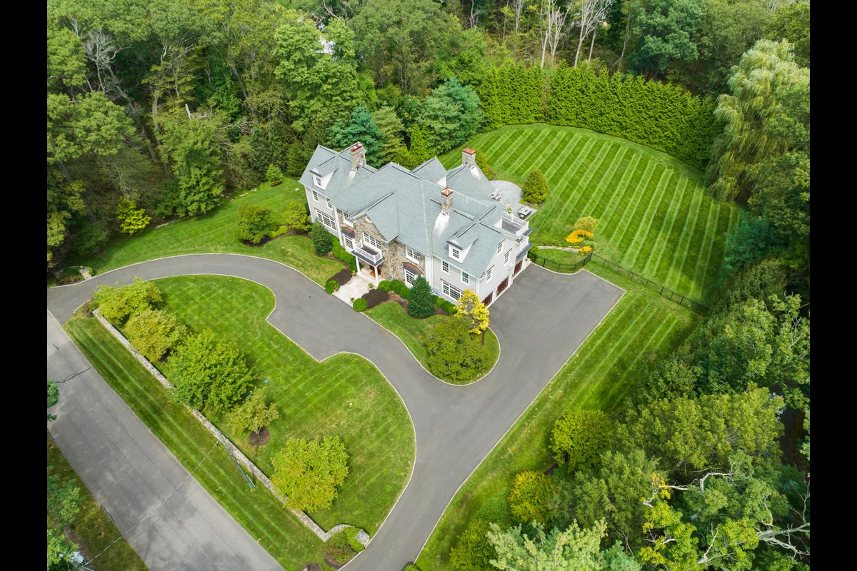 32 Fawn Ln - background 3