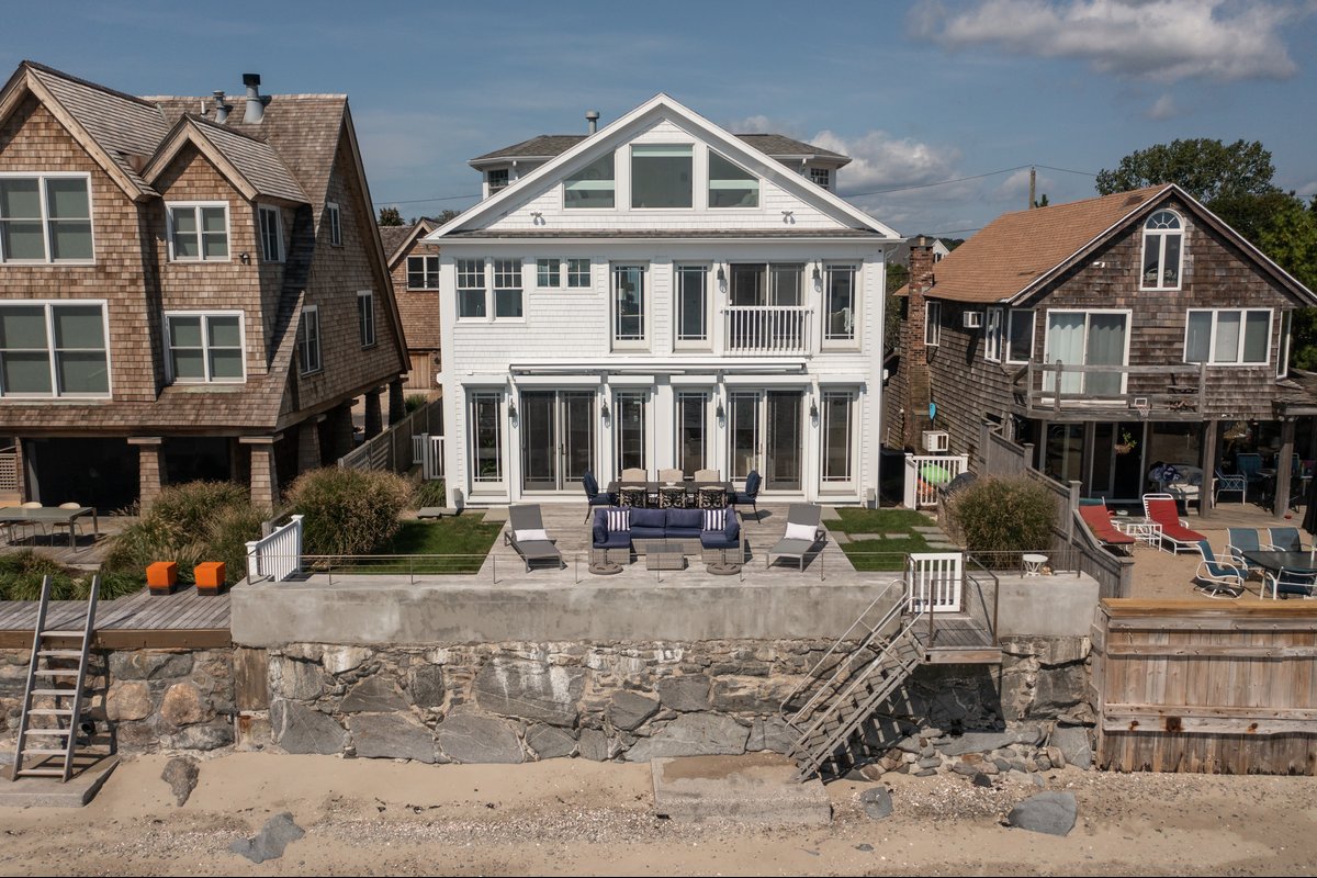2073 Fairfield Beach Road - background 3