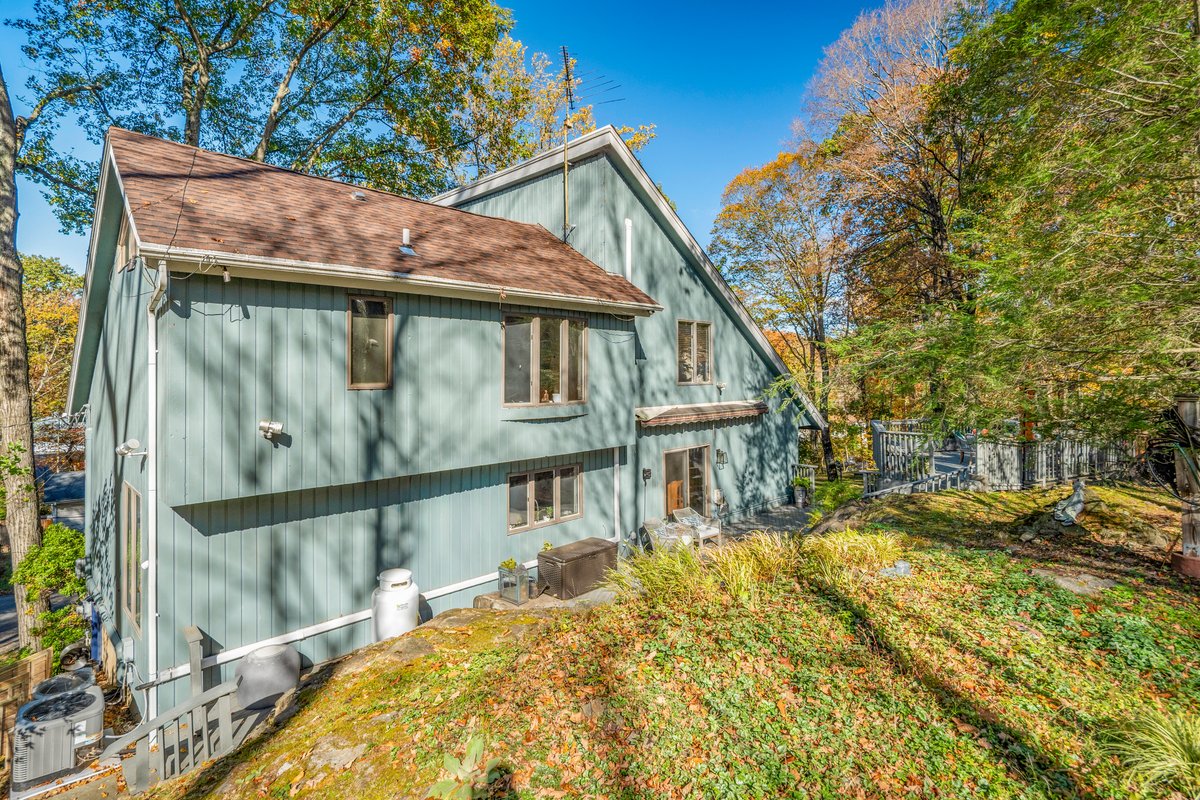 36 Gordon Avenue - background 52