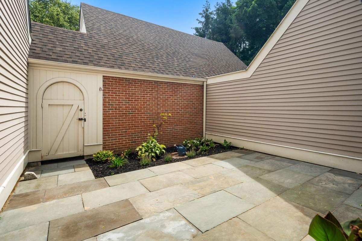 4 Sedgewick Village Lane - background 41