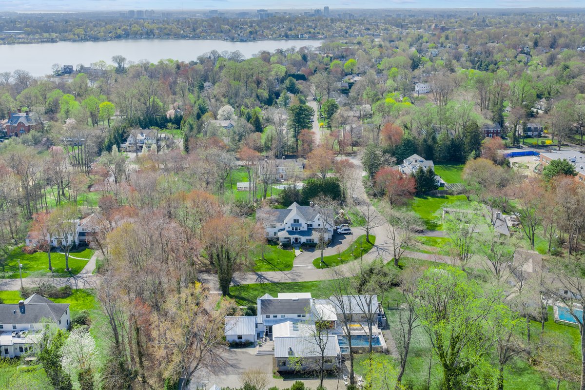 8 Pasture Lane - background 31