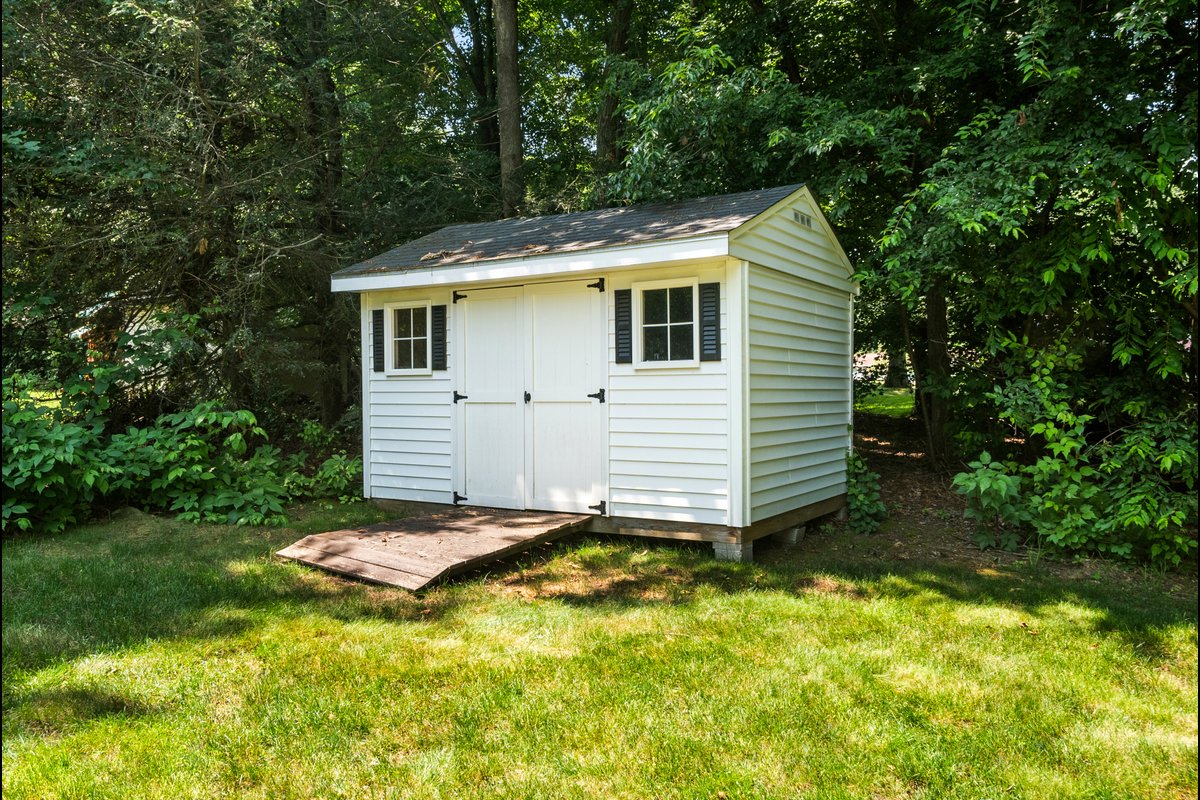 19 Crestwood Drive - background 32