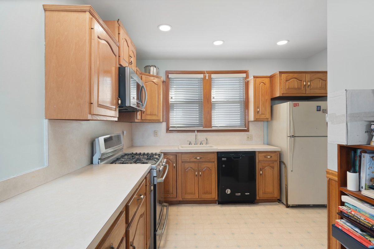 75-26 166th Street - background 28