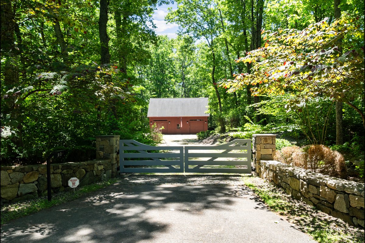 81 Lukes Wood Road - background 98