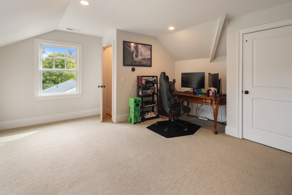 134 Millport Avenue - background 54