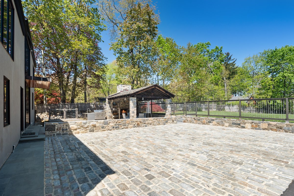 176 Ponus Avenue - background 84
