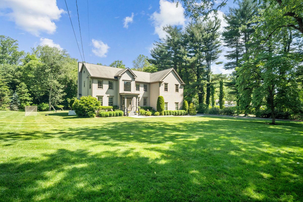 16 Overbrook Lane - background 2