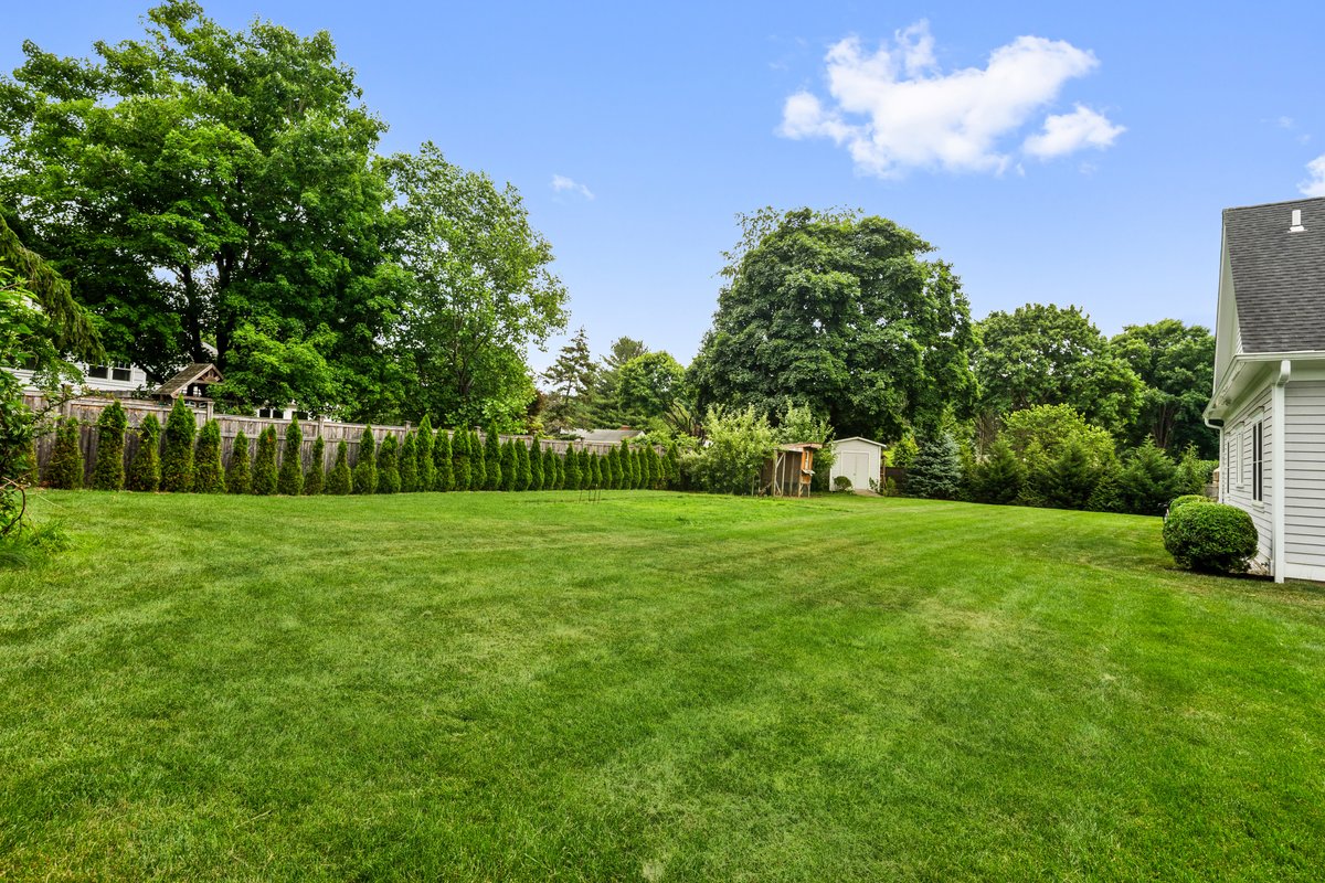 8 Pheasant Lane - background 41