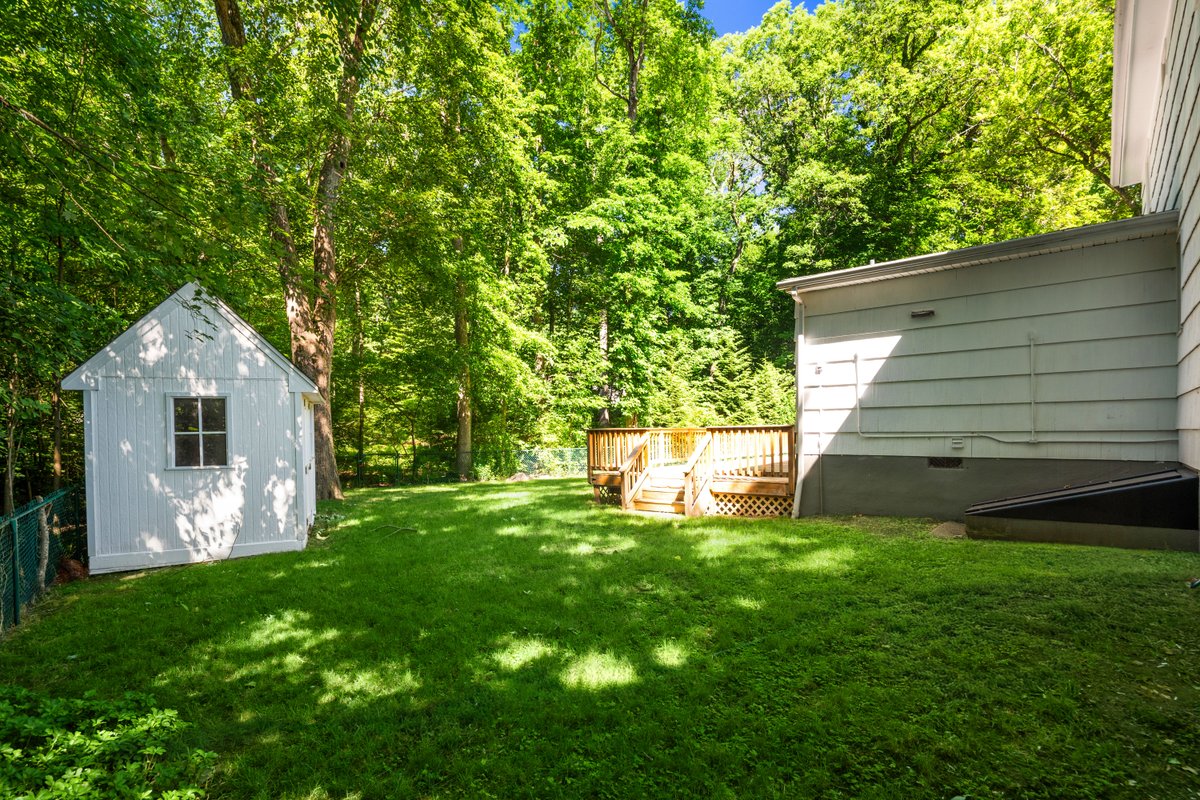22 Powder Horn Road - background 40