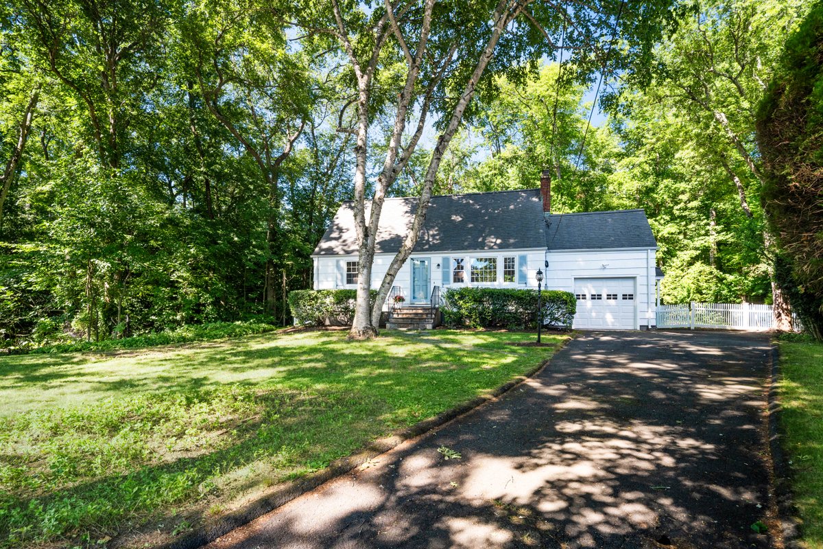 22 Powder Horn Road - background 3