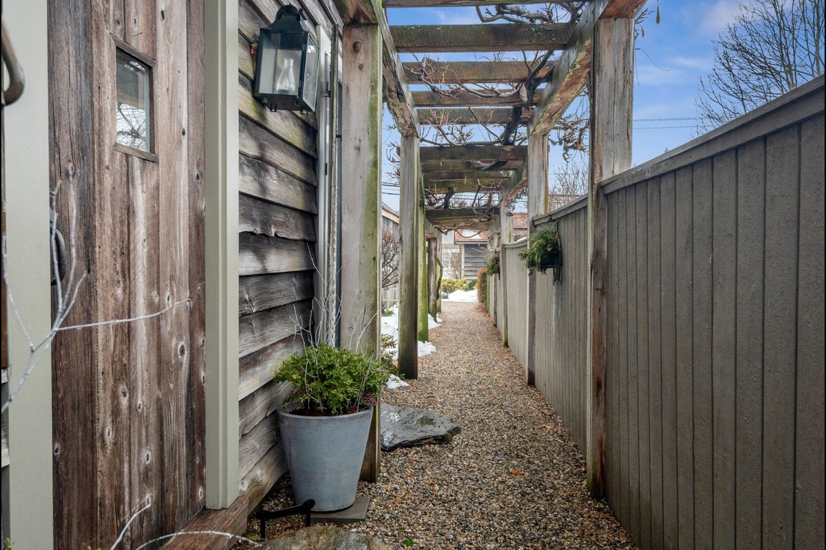 1 McKinley Street - background 2