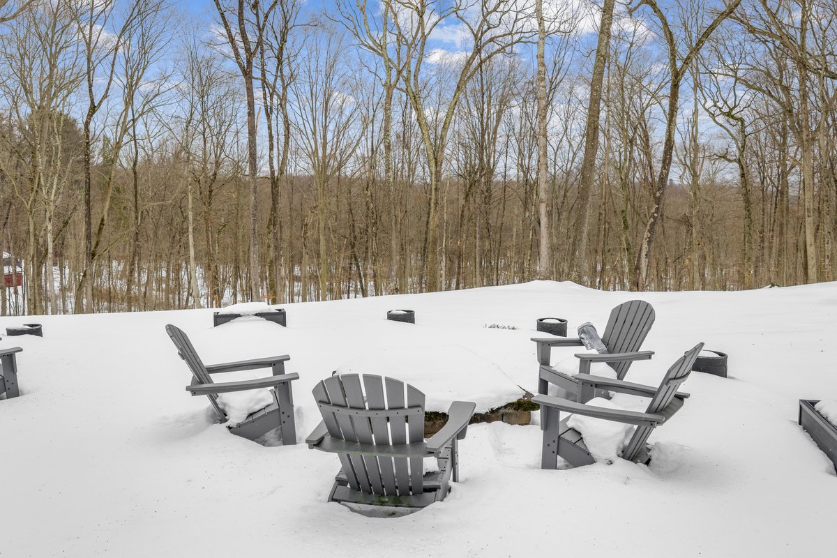 14 Adams Farm Road - background 59