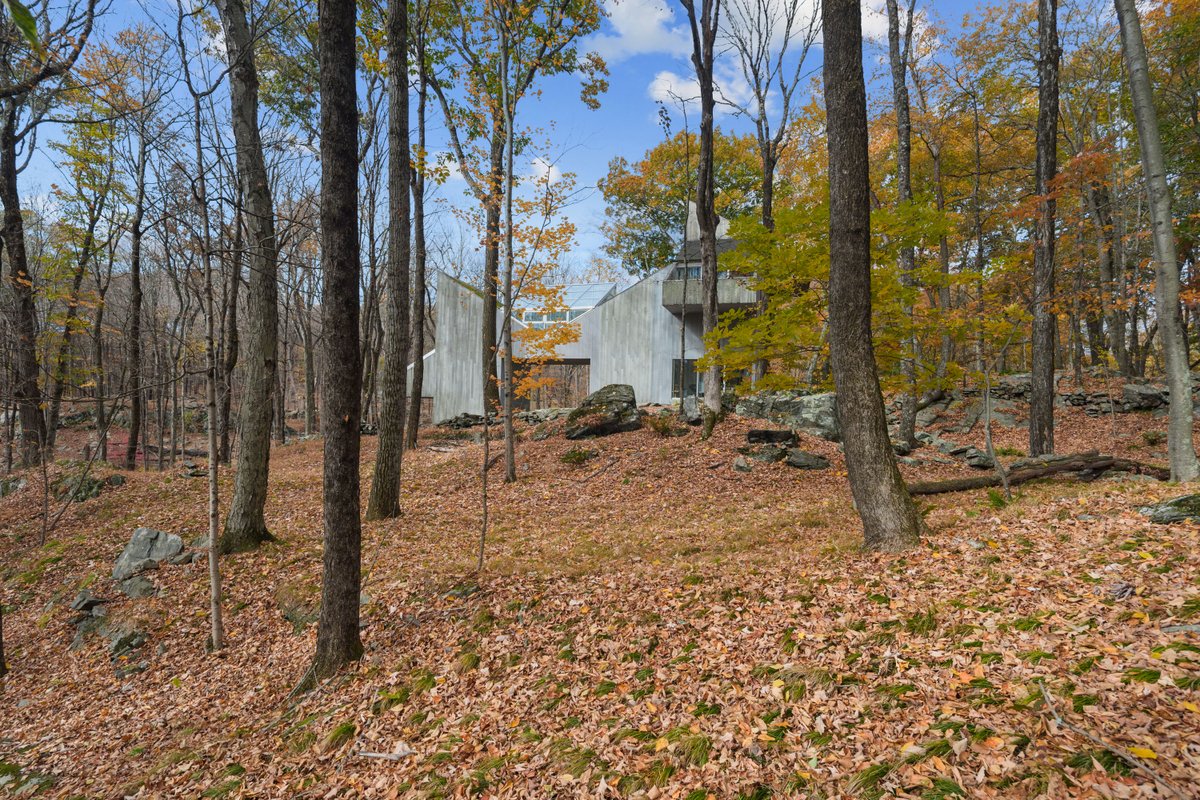 220 Mead Street - background 18