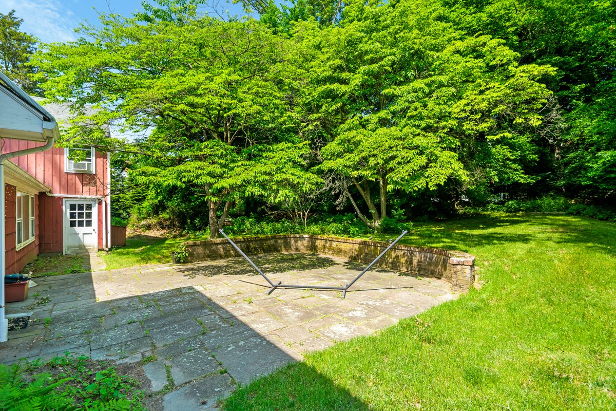 17 Briar Brae Road - background 3