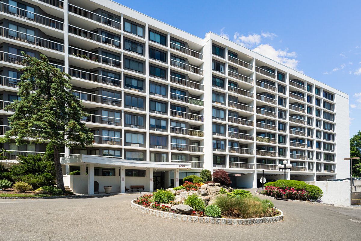 500 High Point Drive - background 32