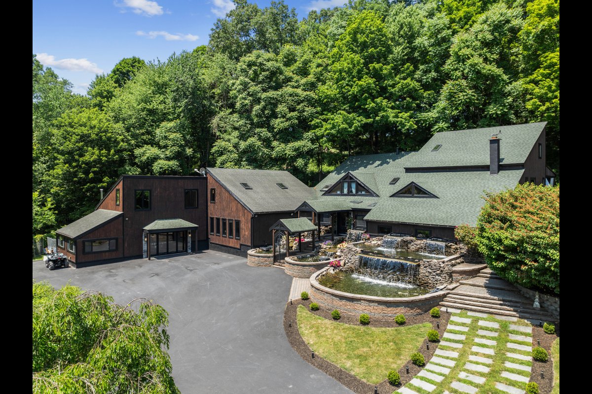 19 Greentree Ln - background 3