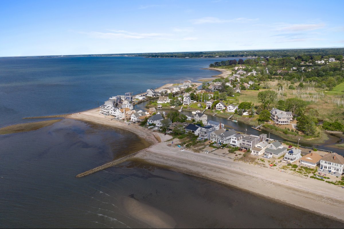 1987 Fairfield Beach Rd - background 3