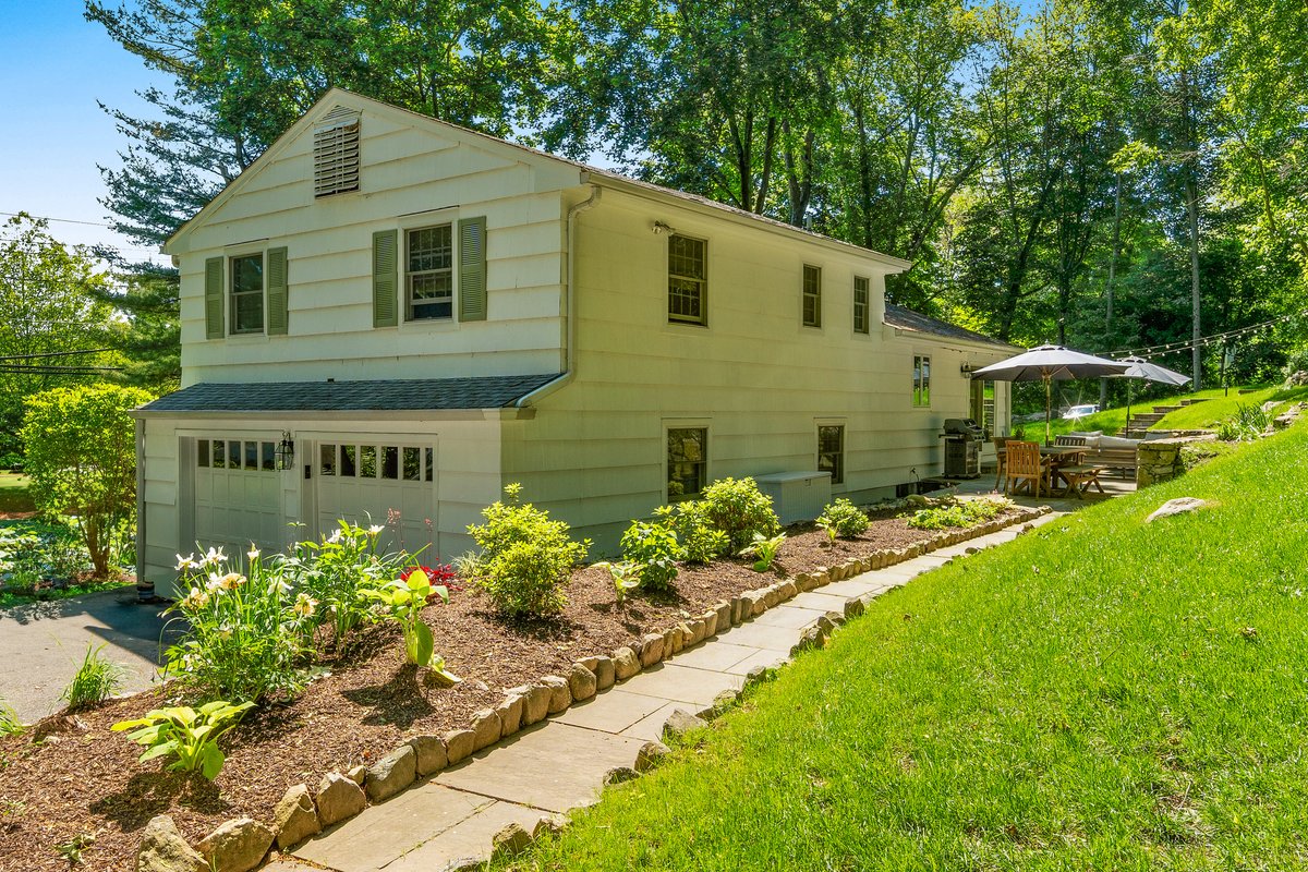 171 Raymond Street - background 48
