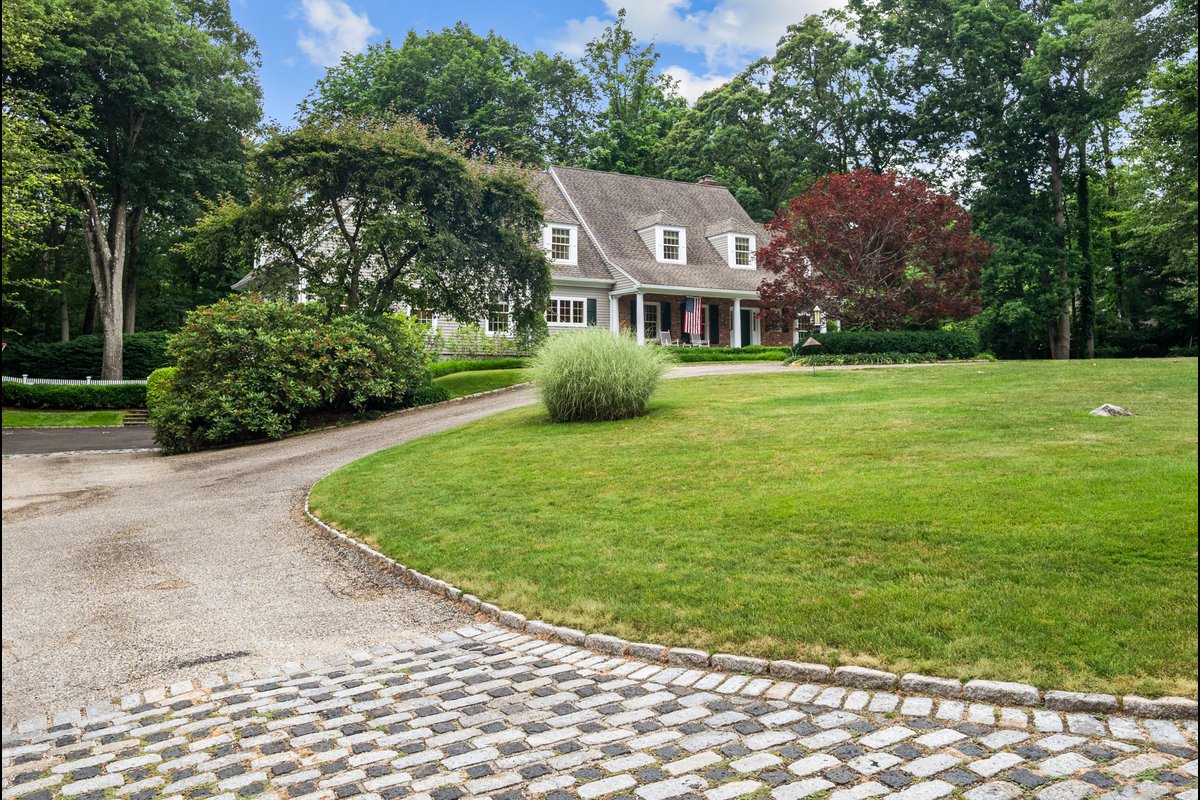235 Hawks Hill Road - background 3