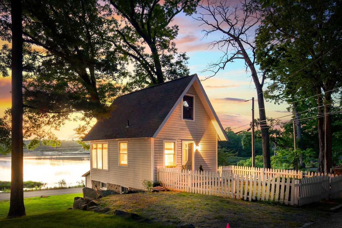 31 Contentment Island Road - background 3